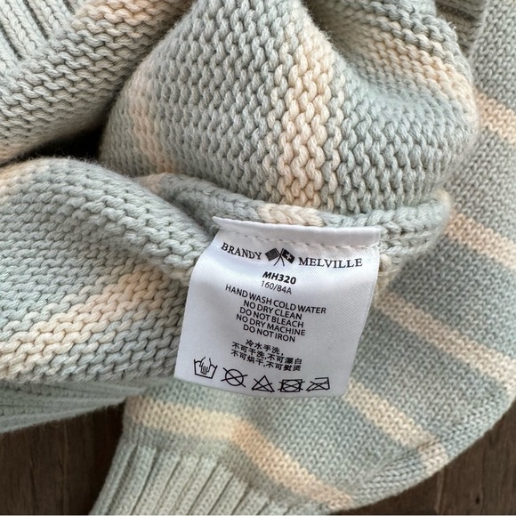 Brandy Melville Striped Crewneck Sweater - Picture 9 of 9